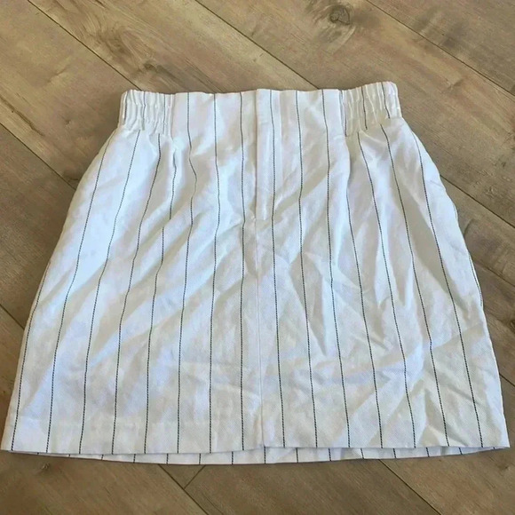 NEW Express High Waisted Pinstripe Linen-Blend Smocked Waist Mini Skirt Sz M - Picture 6 of 12